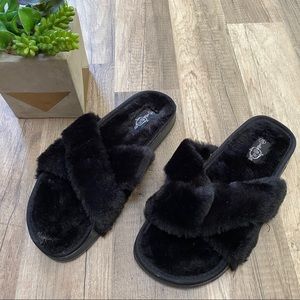⭐️3/$20 Sole Mates Criss Cross Faux Fur Slippers
